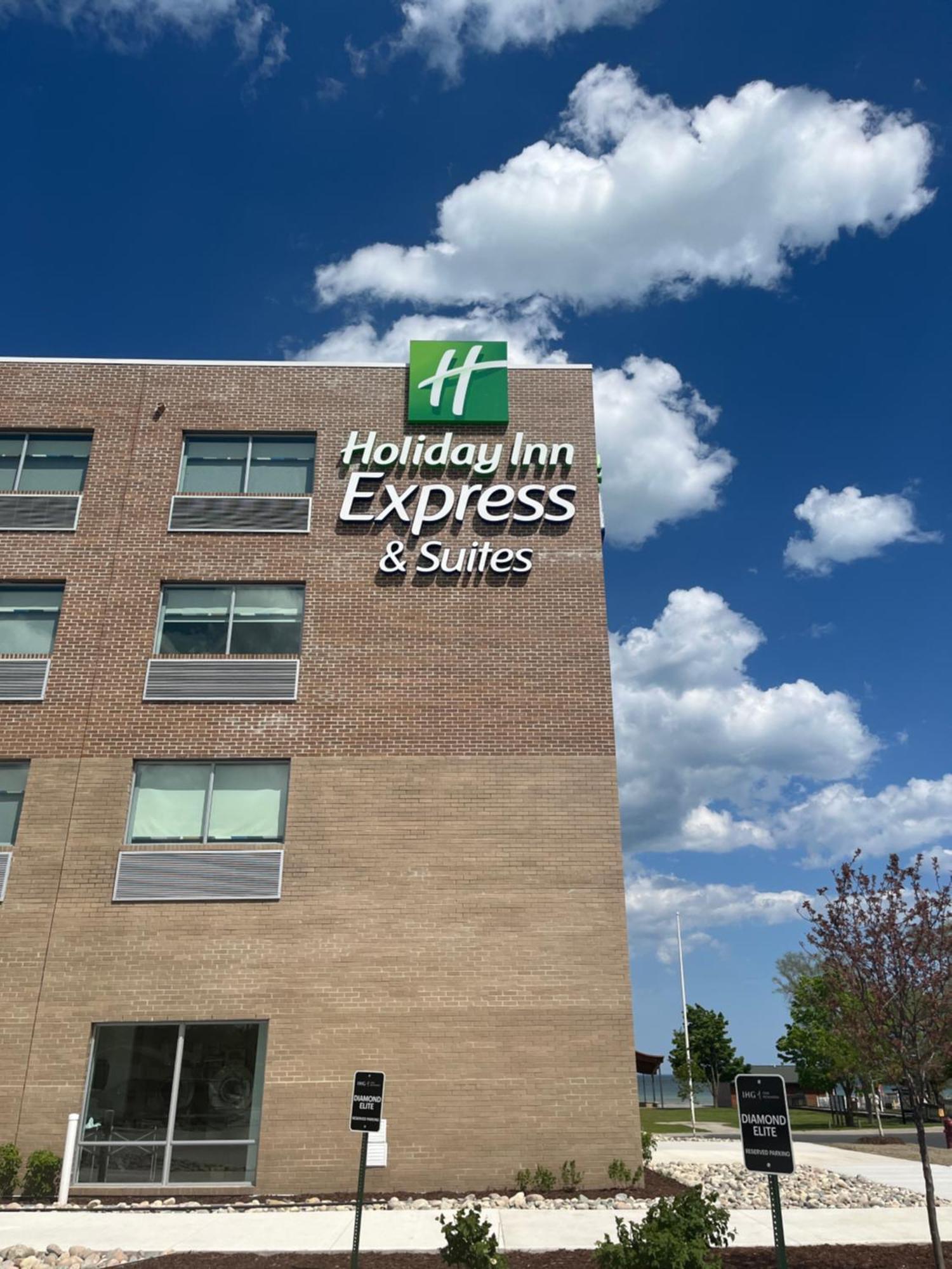 Holiday Inn Express & Suites Oscoda By Ihg Esterno foto