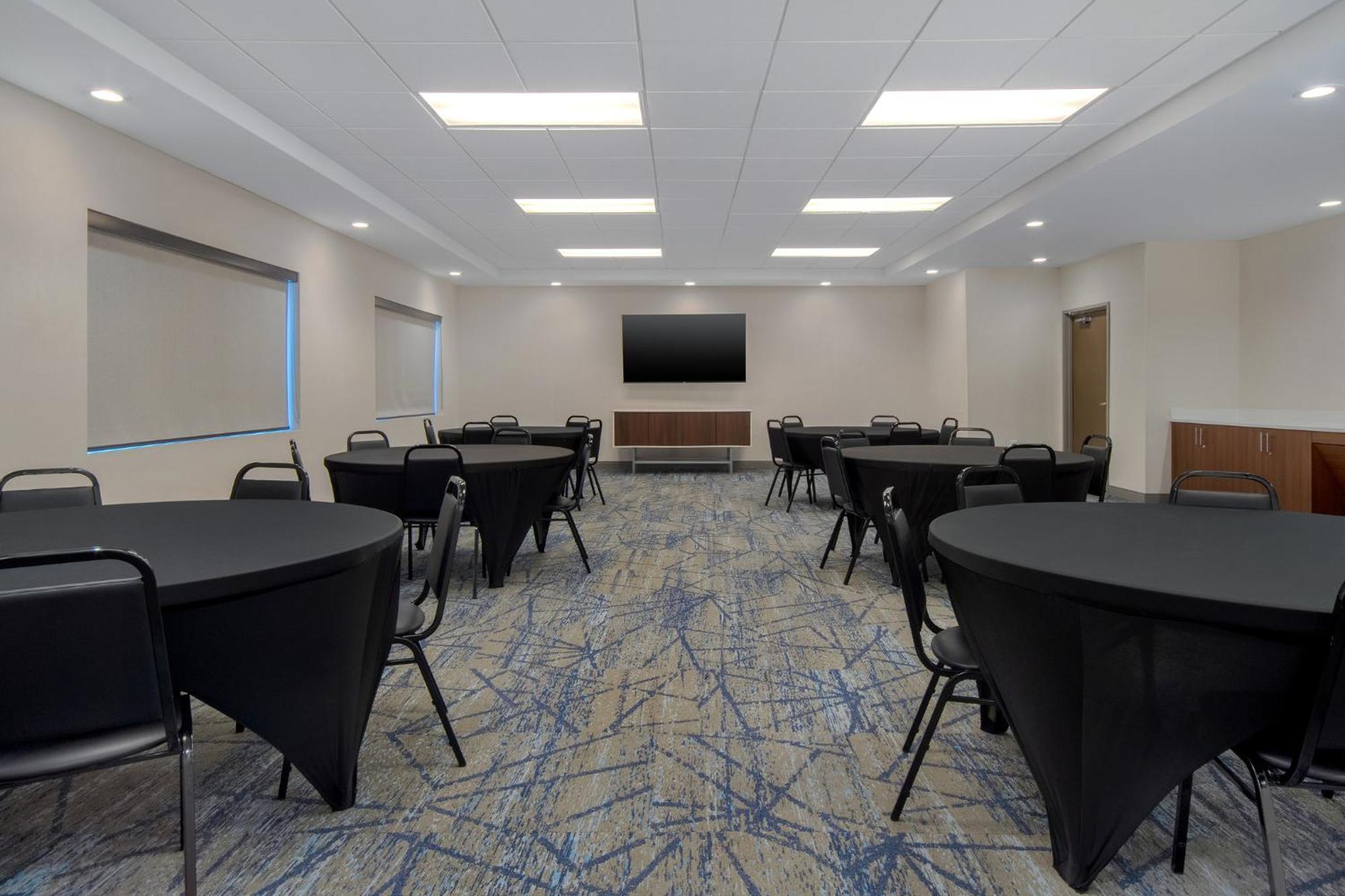 Holiday Inn Express & Suites Oscoda By Ihg Esterno foto